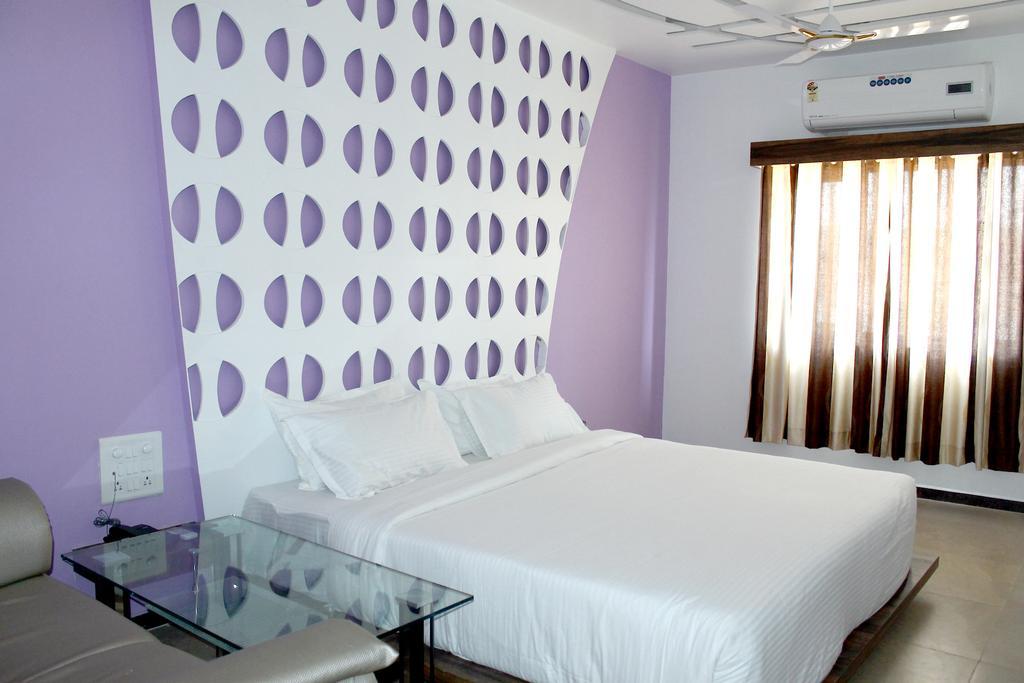 Oyo 4316 Hotel Sai Empire Shirdi Rum bild