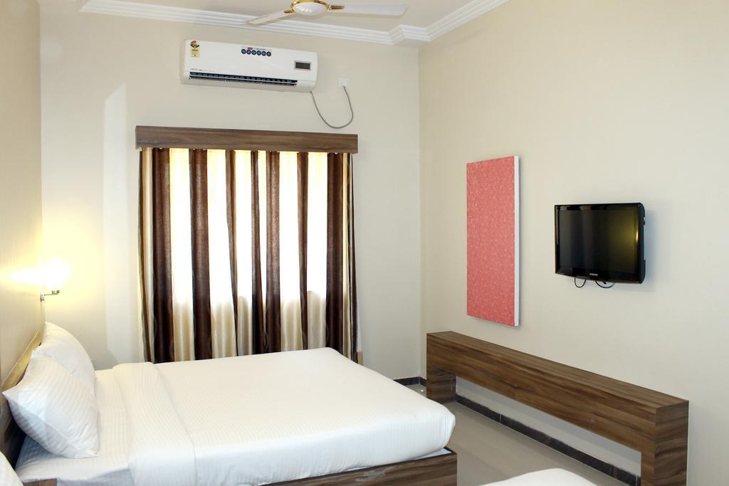 Oyo 4316 Hotel Sai Empire Shirdi Rum bild