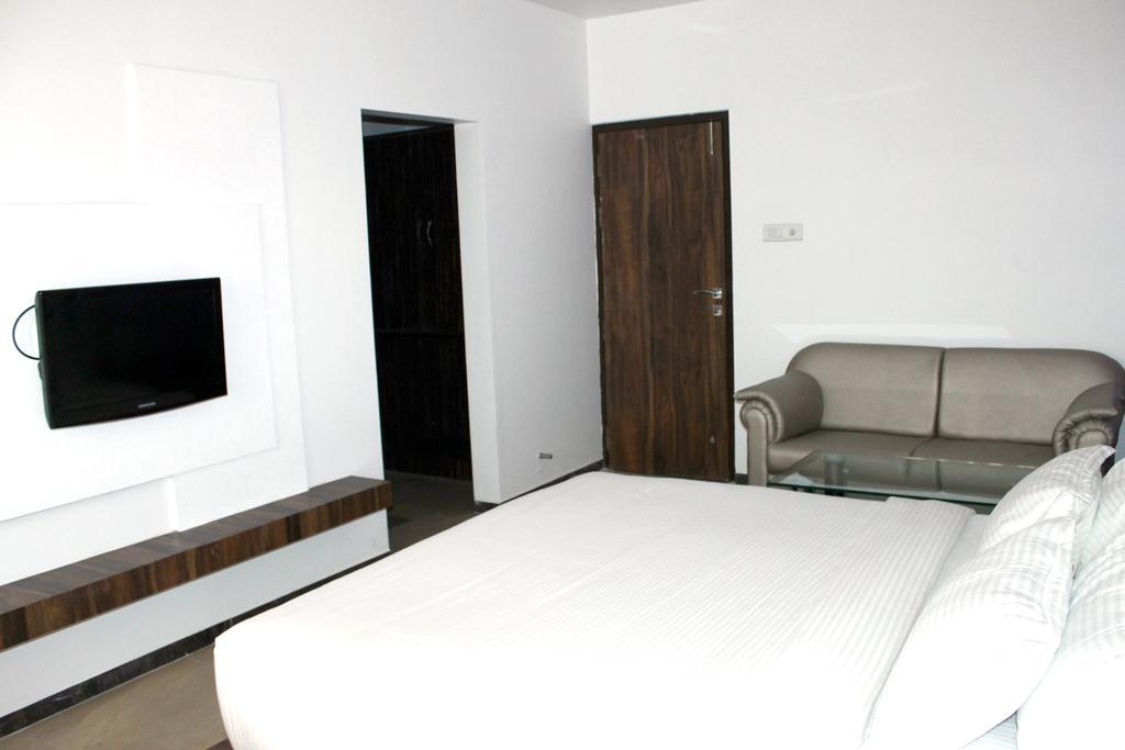 Oyo 4316 Hotel Sai Empire Shirdi Rum bild