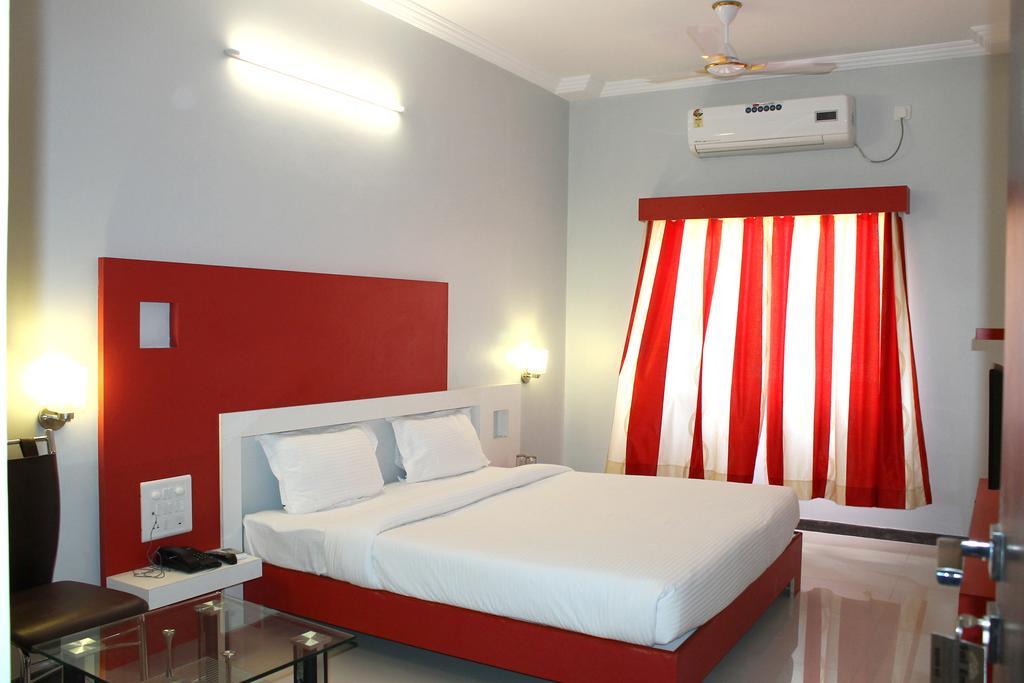 Oyo 4316 Hotel Sai Empire Shirdi Rum bild