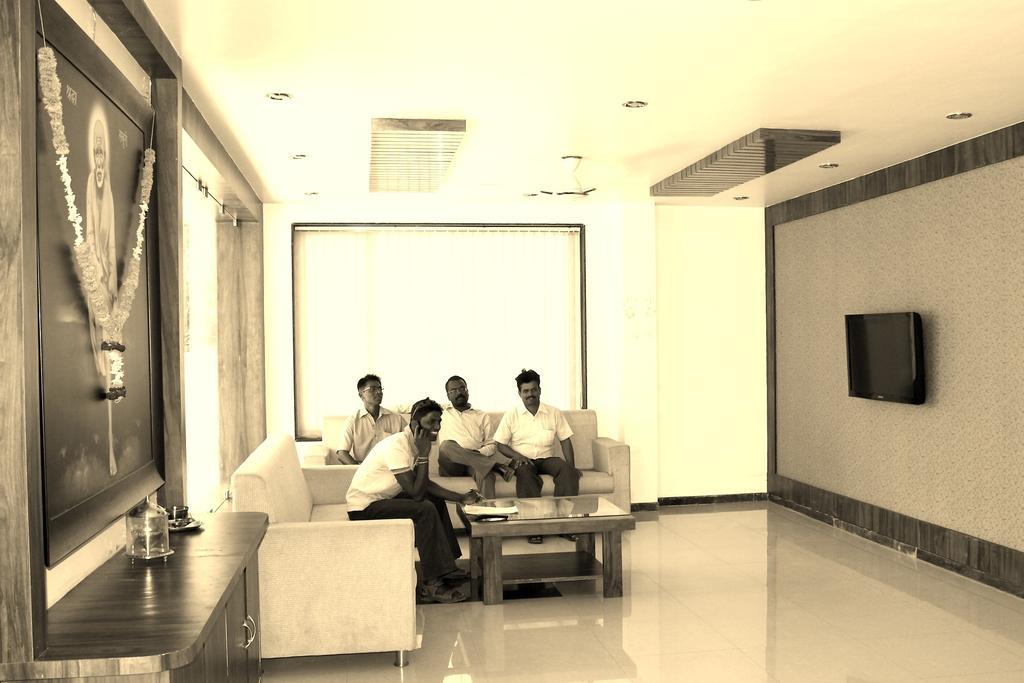 Oyo 4316 Hotel Sai Empire Shirdi Exteriör bild