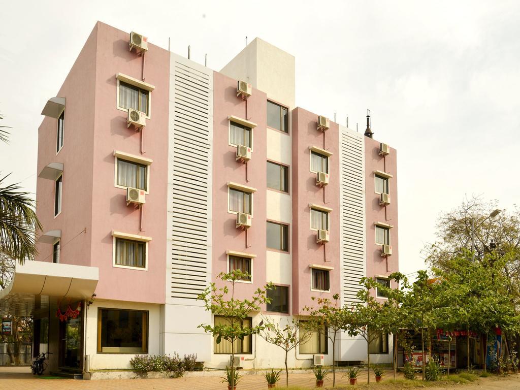 Oyo 4316 Hotel Sai Empire Shirdi Exteriör bild