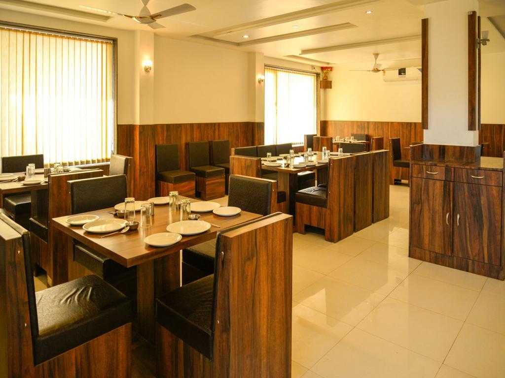 Oyo 4316 Hotel Sai Empire Shirdi Exteriör bild